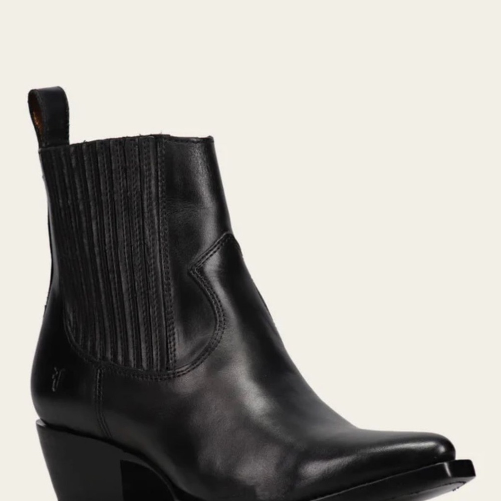 NWOT WOMEN SACHA CHELSEA ANKLE BOOTS